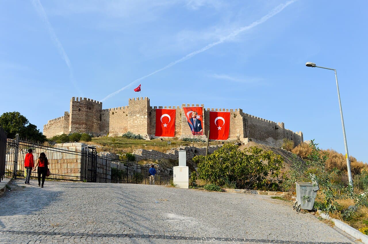 İzmir ziyaretinizde Selçuk'taki Efes'i ziyaret etmezseniz çok şey kaçırdınız demektir. İzmir'e 75 km uzaklıkta bulunan Efes, Türkiye'nin en