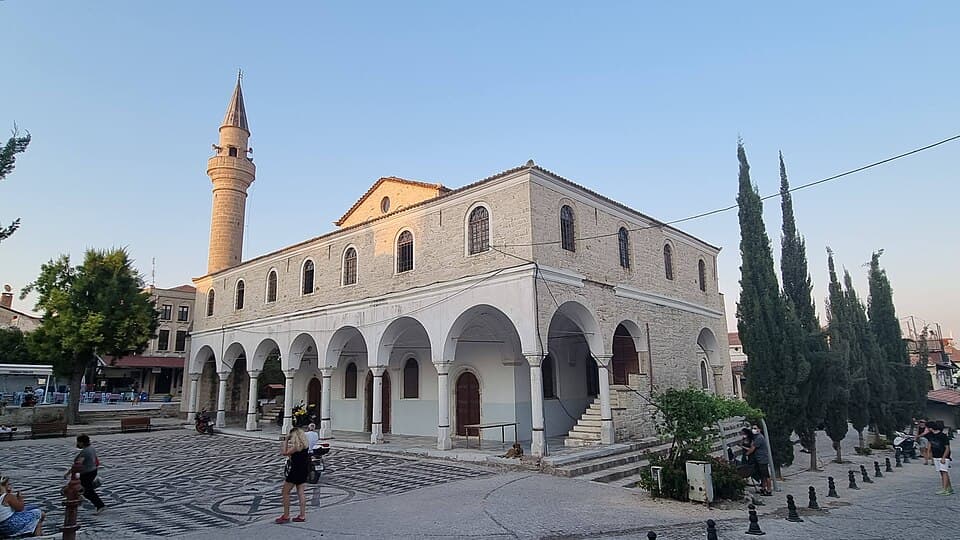 Alaçatı Pazaryeri Camii bir Rum kilisesinden nasıl camiye dönüştü
